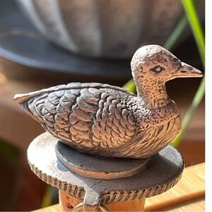 Vintage wine bottle cork stopper, with a pewter duck